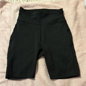 POP FIT Jane Shorts w/ pockets